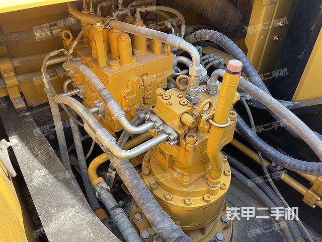 回转马达和主控阀（整机外观）