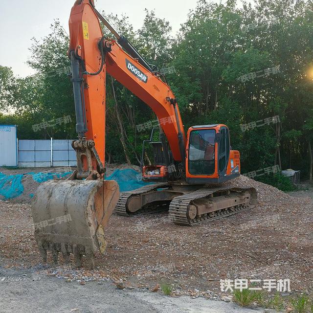斗山DX220LC-9C挖掘机
