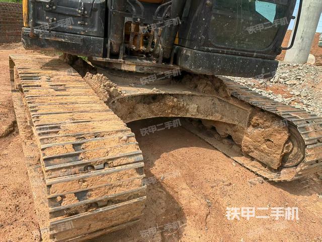 轉(zhuǎn)盤和下車架正前(工作和回轉(zhuǎn)裝置) 轉(zhuǎn)盤和下車架正前(工作和回轉(zhuǎn)裝置)