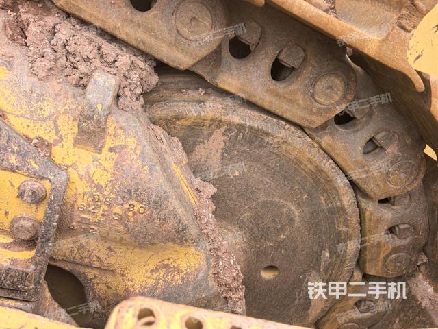 右引导轮(推土机底盘及工作装置) 右引导轮(推土机底盘及工作装置)