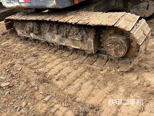 單側(cè)履帶整體(整機外觀) 單側(cè)履帶整體(整機外觀)