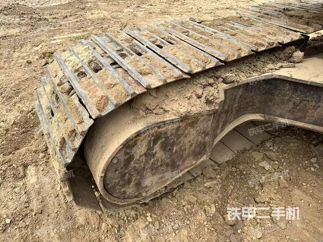 單側(cè)履帶整體(整機外觀) 單側(cè)履帶整體(整機外觀)