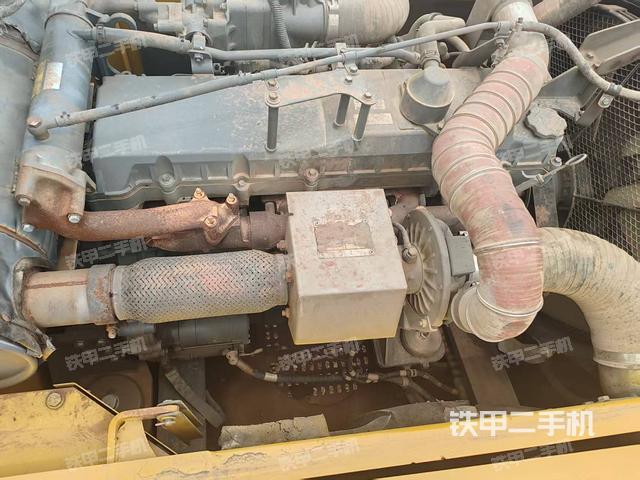 液壓泵艙室正面整體(整機外觀) 液壓泵艙室正面整體(整機外觀)