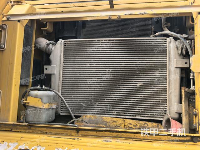 散熱器正面(大件艙室) 散熱器正面(大件艙室)