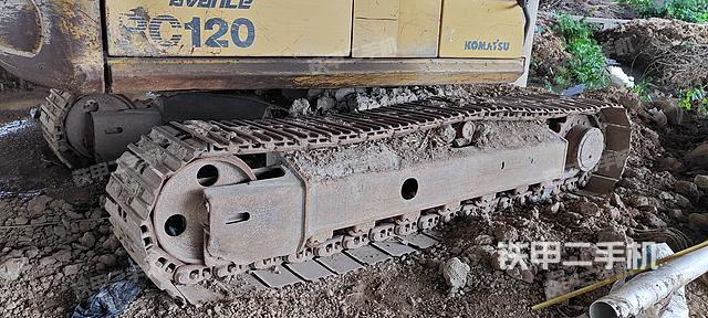 單側(cè)履帶整體(整機(jī)外觀) 單側(cè)履帶整體(整機(jī)外觀)