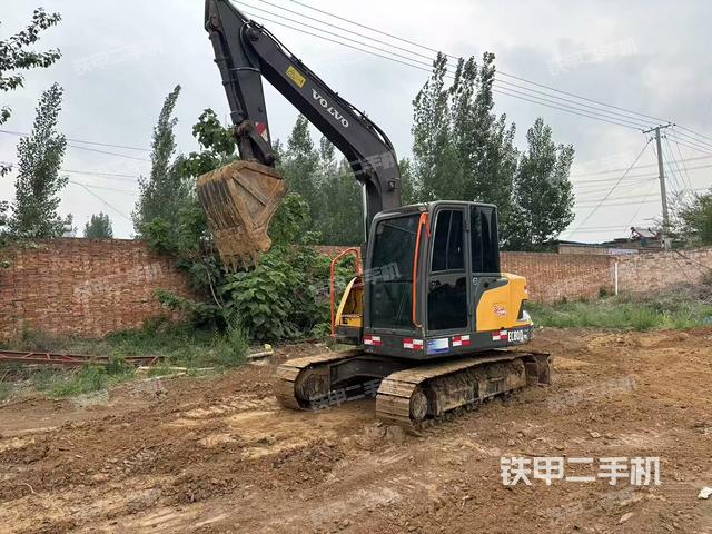 駕駛室整體(整機外觀) 駕駛室整體(整機外觀)