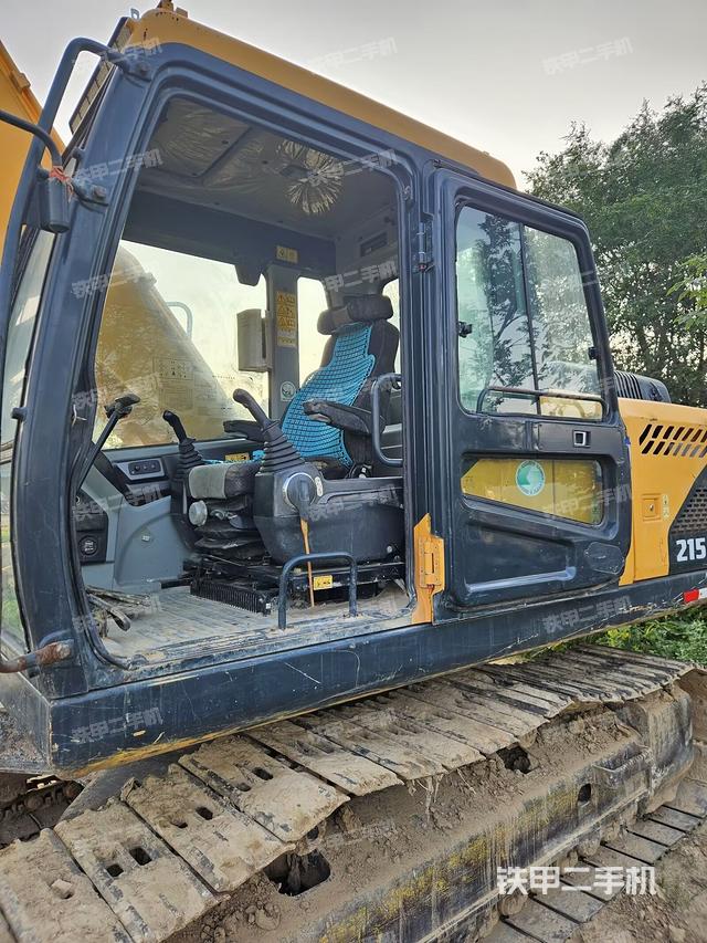 駕駛室整體(整機外觀) 駕駛室整體(整機外觀)