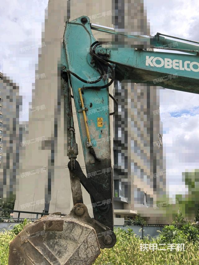 小臂整体左后(工作和回转装置) 小臂整体左后(工作和回转装置)