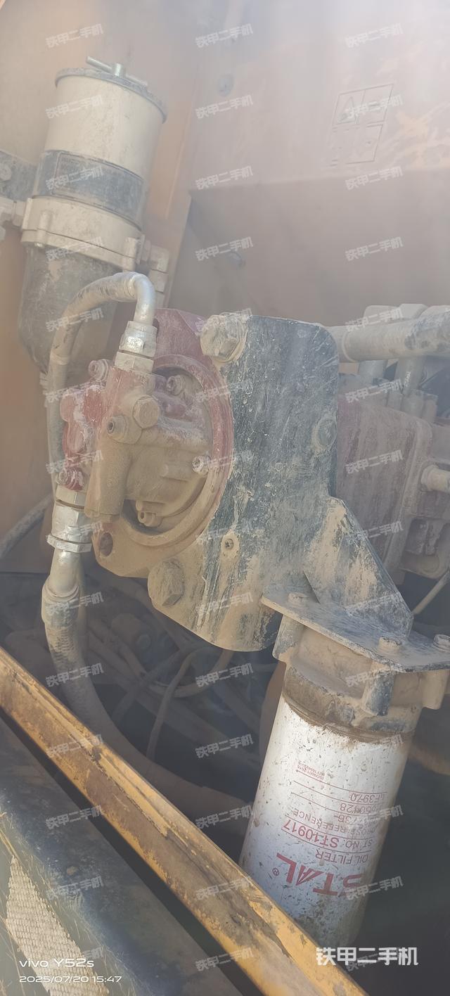 液壓泵艙室正面整體(整機(jī)外觀) 液壓泵艙室正面整體(整機(jī)外觀)