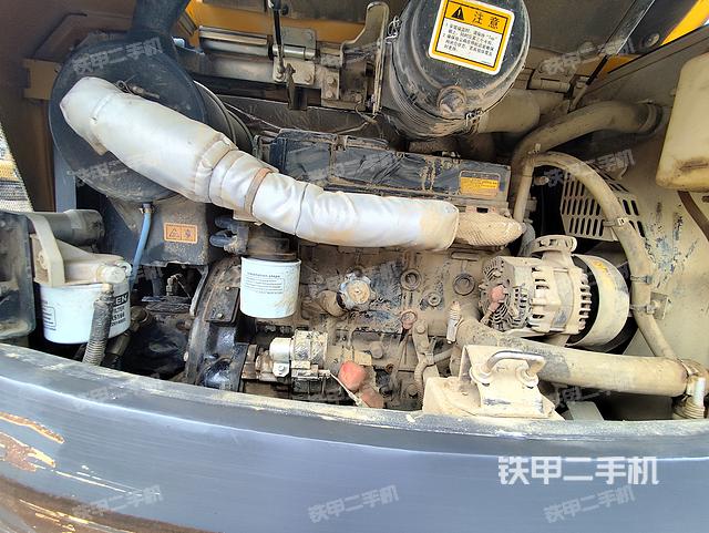 回转马达和主控阀（整机外观）