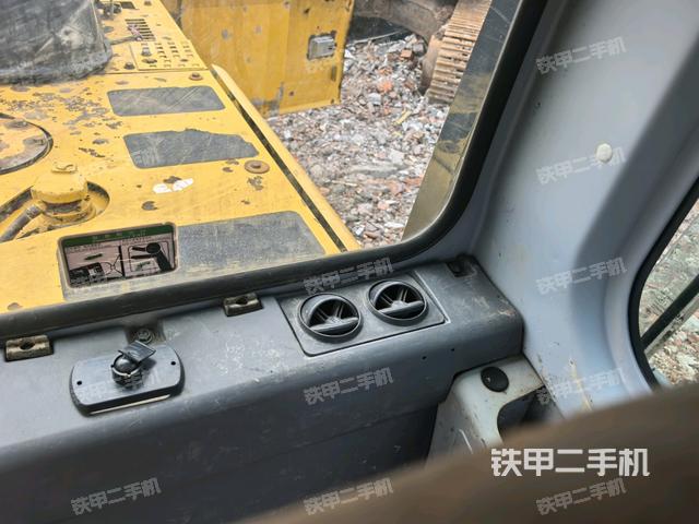 右側(cè)玻璃角標(biāo)(駕駛室部分) 右側(cè)玻璃角標(biāo)(駕駛室部分)