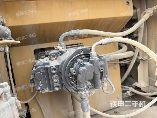 液壓泵艙室正面整體(整機(jī)外觀) 液壓泵艙室正面整體(整機(jī)外觀)