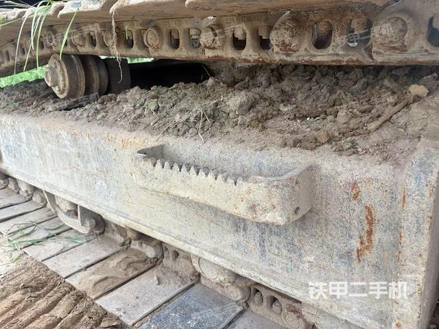 单侧履带整体(整机外观) 单侧履带整体(整机外观)