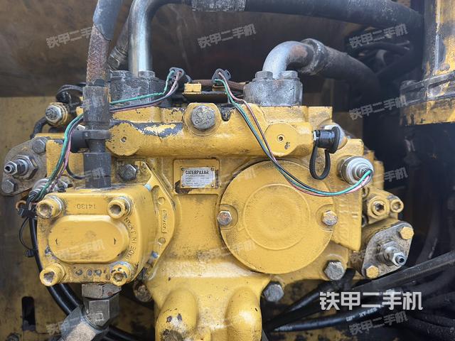 液壓泵艙室正面整體(整機(jī)外觀) 液壓泵艙室正面整體(整機(jī)外觀)