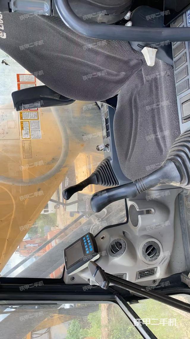 駕駛室整體(整機外觀) 駕駛室整體(整機外觀)
