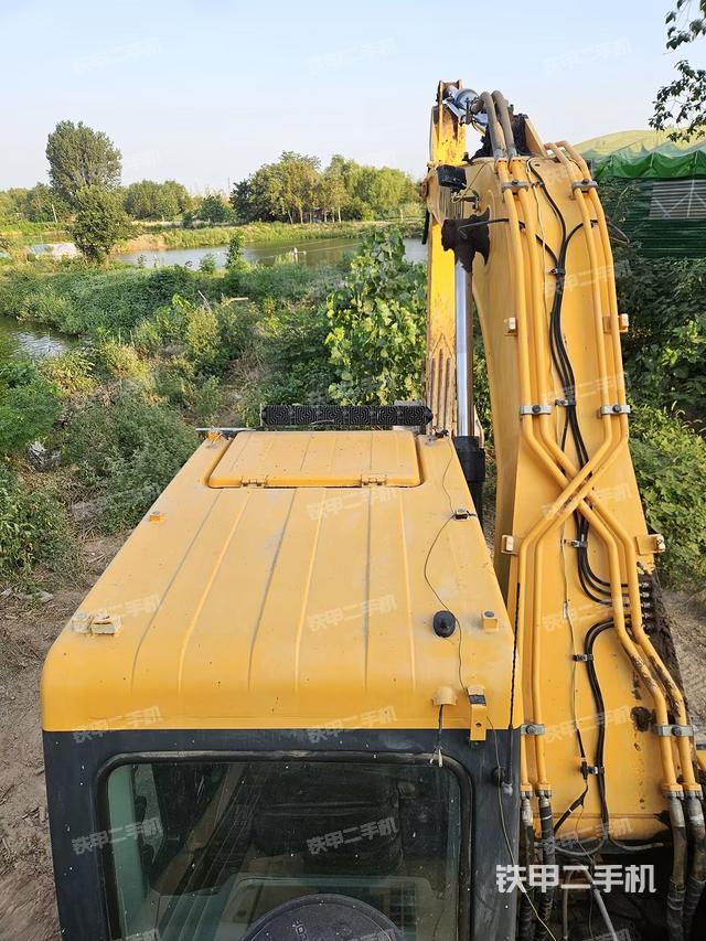 駕駛室頂部(整機外觀) 駕駛室頂部(整機外觀)