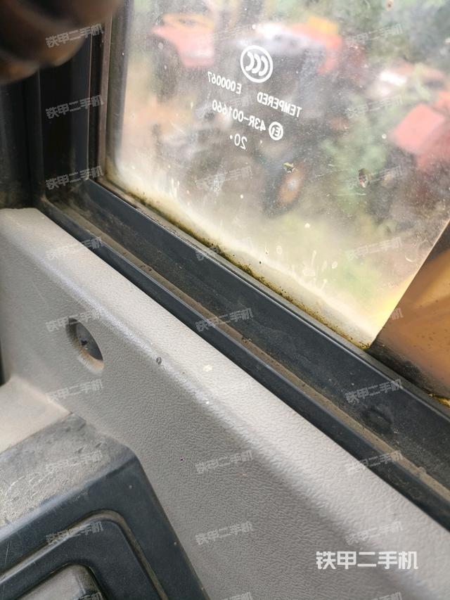 后窗玻璃角標(駕駛室部分) 后窗玻璃角標(駕駛室部分)