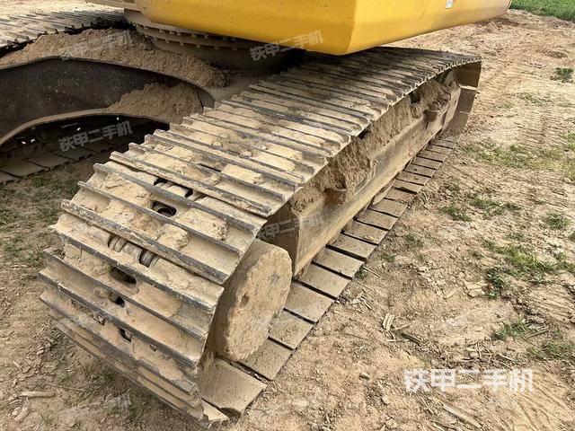 單側(cè)履帶整體(整機外觀) 單側(cè)履帶整體(整機外觀)