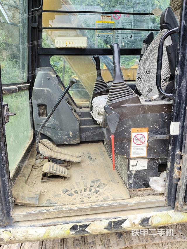 驾驶室整体（整机外观）