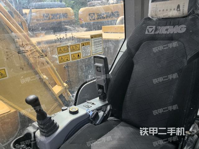 座椅右側(cè)控制臺/鑰匙門/油門/含右手柄(駕駛室部分) 座椅右側(cè)控制臺/鑰匙門/油門/含右手柄(駕駛室部分)