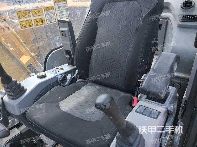 后窗玻璃角標(駕駛室部分) 后窗玻璃角標(駕駛室部分)