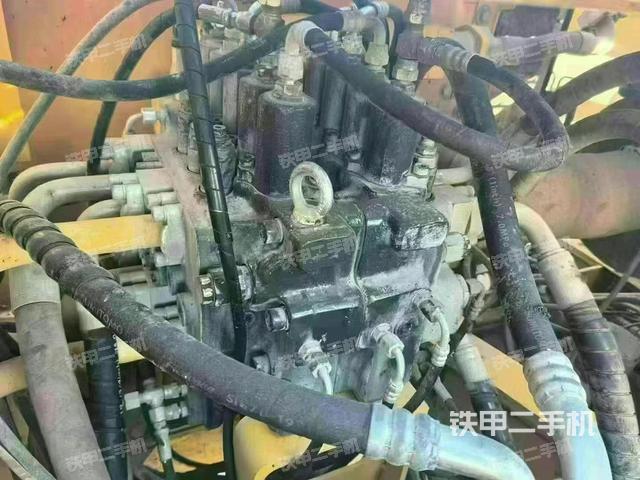驾驶室整体(整机外观) 驾驶室整体(整机外观)