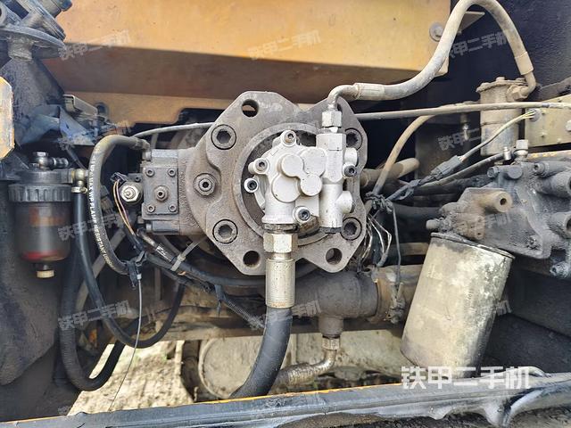 液壓泵艙室正面整體(整機(jī)外觀) 液壓泵艙室正面整體(整機(jī)外觀)