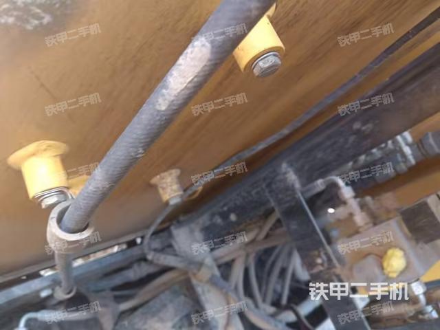 回轉(zhuǎn)馬達(dá)和主控閥(整機(jī)外觀) 回轉(zhuǎn)馬達(dá)和主控閥(整機(jī)外觀)