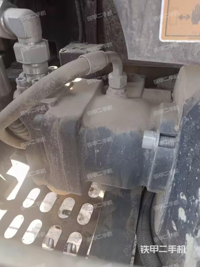 液壓泵艙室正面整體(整機(jī)外觀) 液壓泵艙室正面整體(整機(jī)外觀)