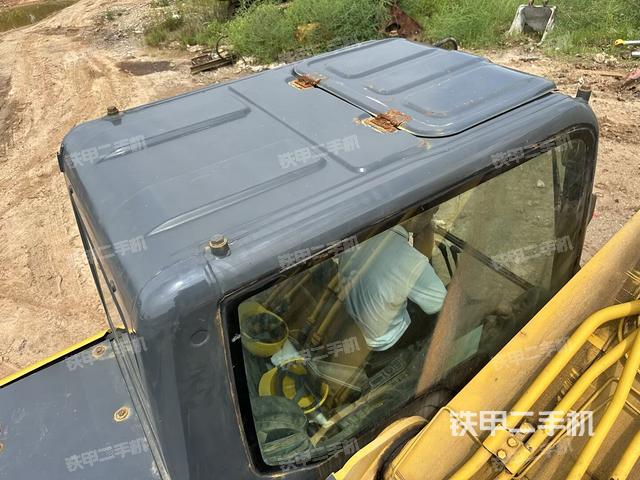 驾驶室顶部俯视(上车部件) 驾驶室顶部俯视(上车部件)