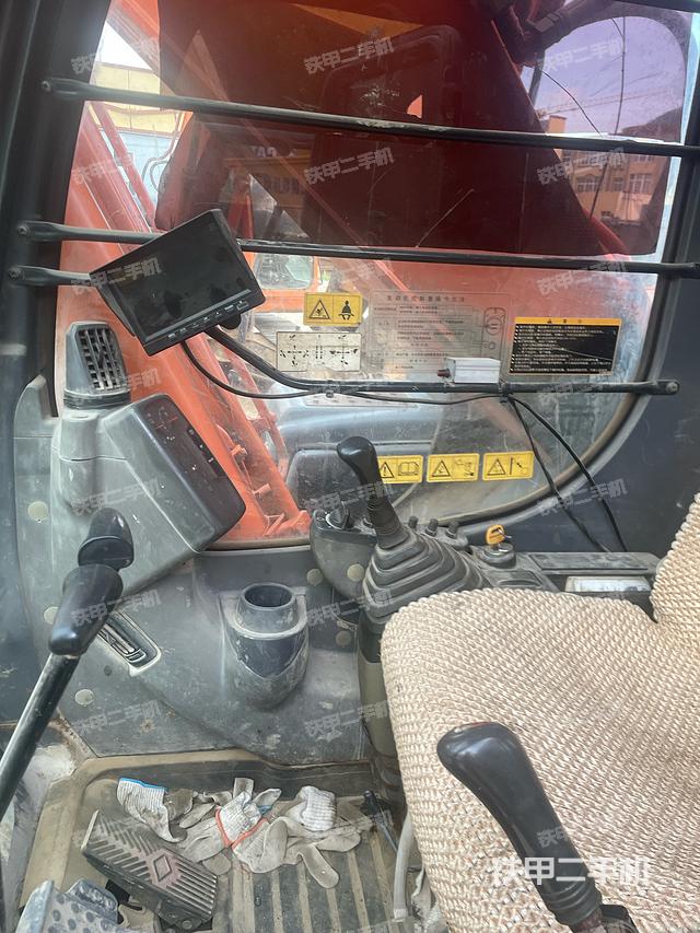 驾驶室整体(整机外观) 驾驶室整体(整机外观)