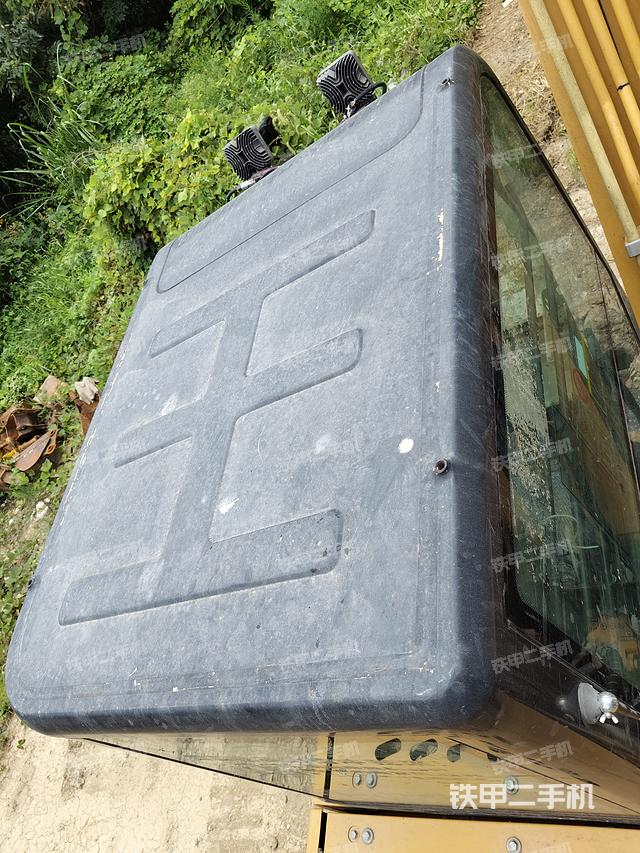 驾驶室顶部（整机外观）