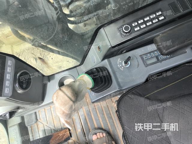 座椅左側(cè)控制臺/音響/含左手柄(駕駛室部分) 座椅左側(cè)控制臺/音響/含左手柄(駕駛室部分)