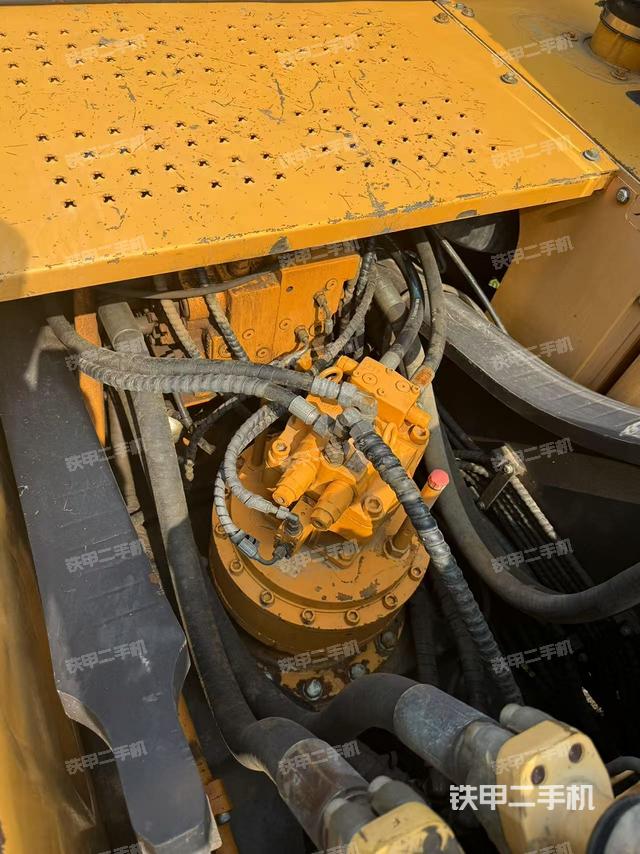 回轉馬達和主控閥（整機外觀）