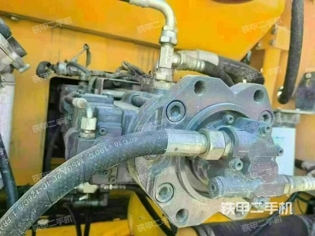 液压泵舱室正面整体(整机外观) 液压泵舱室正面整体(整机外观)