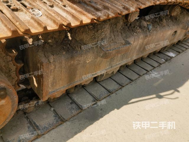 单侧履带整体(整机外观) 单侧履带整体(整机外观)
