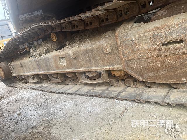 单侧履带整体(整机外观) 单侧履带整体(整机外观)