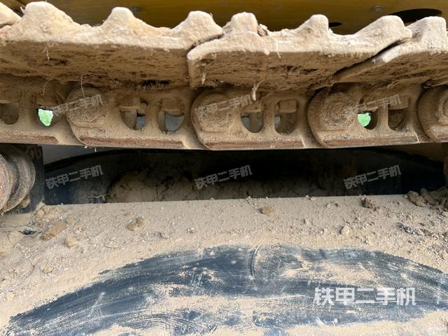 单侧履带整体(整机外观) 单侧履带整体(整机外观)