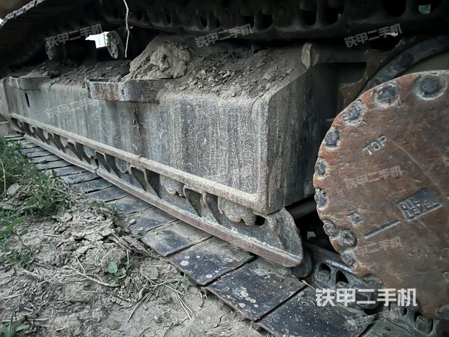 单侧履带整体(整机外观) 单侧履带整体(整机外观)