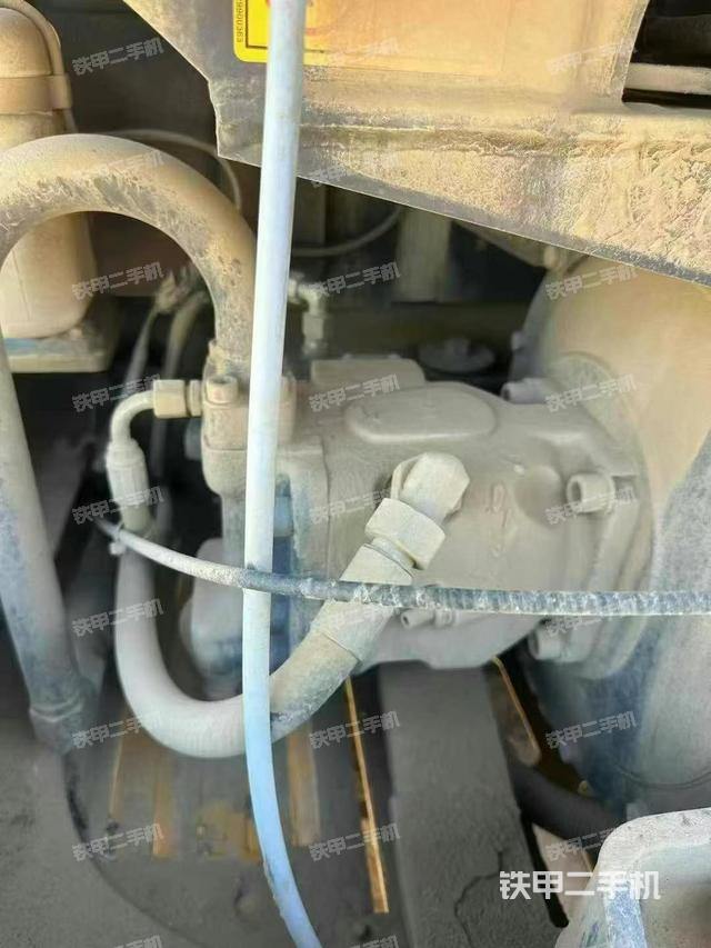 液壓泵艙室正面整體(整機(jī)外觀) 液壓泵艙室正面整體(整機(jī)外觀)
