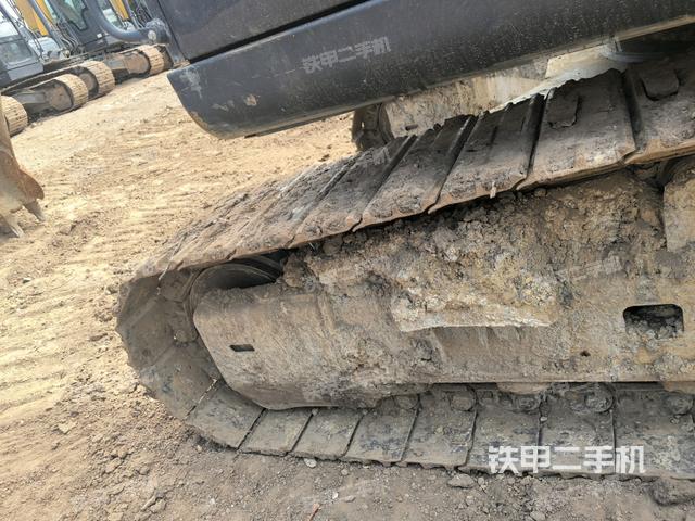 右側(cè)履帶整體(行走機構(gòu)) 右側(cè)履帶整體(行走機構(gòu))