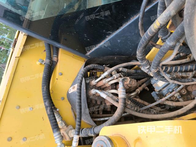 驾驶室整体(整机外观) 驾驶室整体(整机外观)