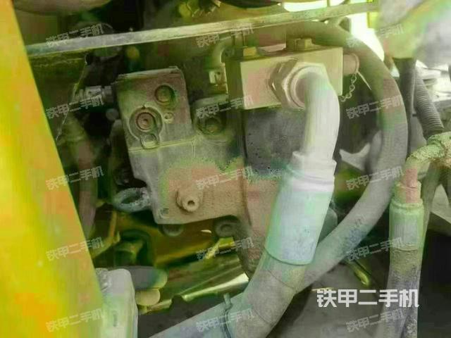 液压泵舱室正面整体(整机外观) 液压泵舱室正面整体(整机外观)