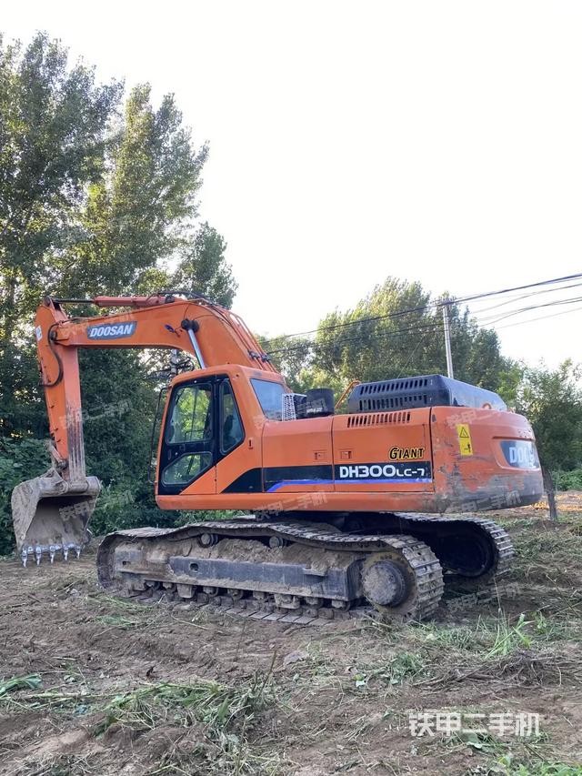 整機(jī)右后45°(整機(jī)外觀) 整機(jī)右后45°(整機(jī)外觀)