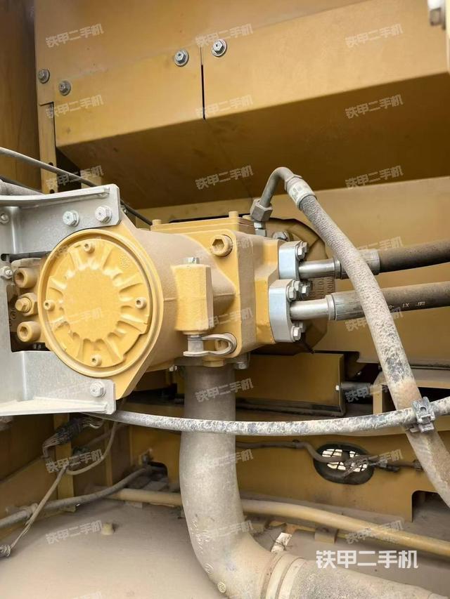 液壓泵艙室正面整體（整機(jī)外觀）