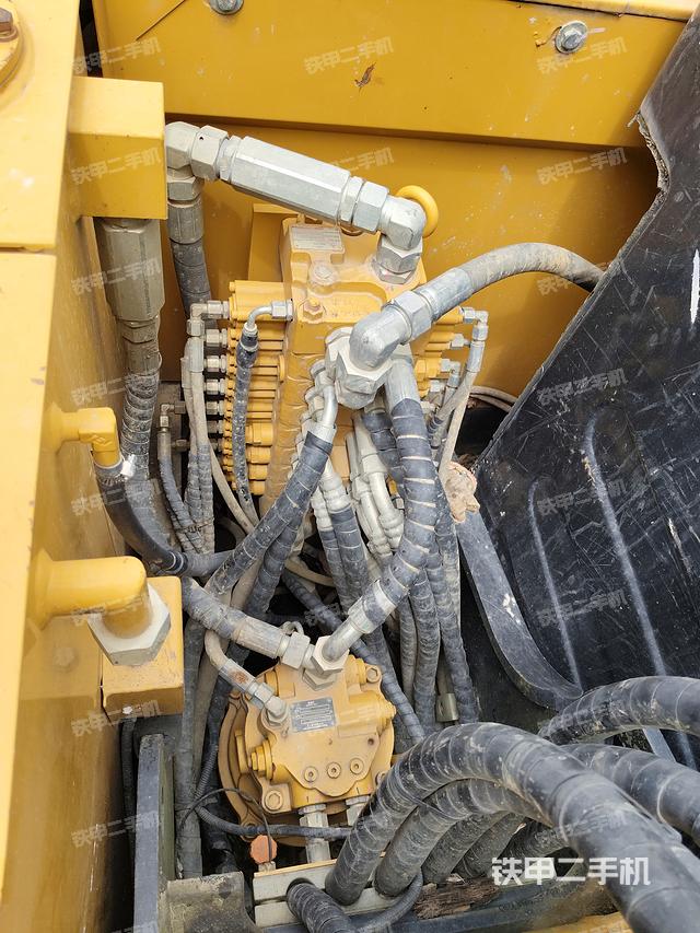 回转马达和主控阀（整机外观）