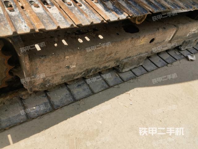 单侧履带整体(整机外观) 单侧履带整体(整机外观)