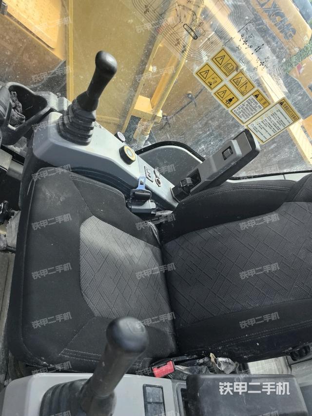 座椅后部(駕駛室部分) 座椅后部(駕駛室部分)