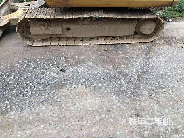 单侧履带整体(整机外观) 单侧履带整体(整机外观)