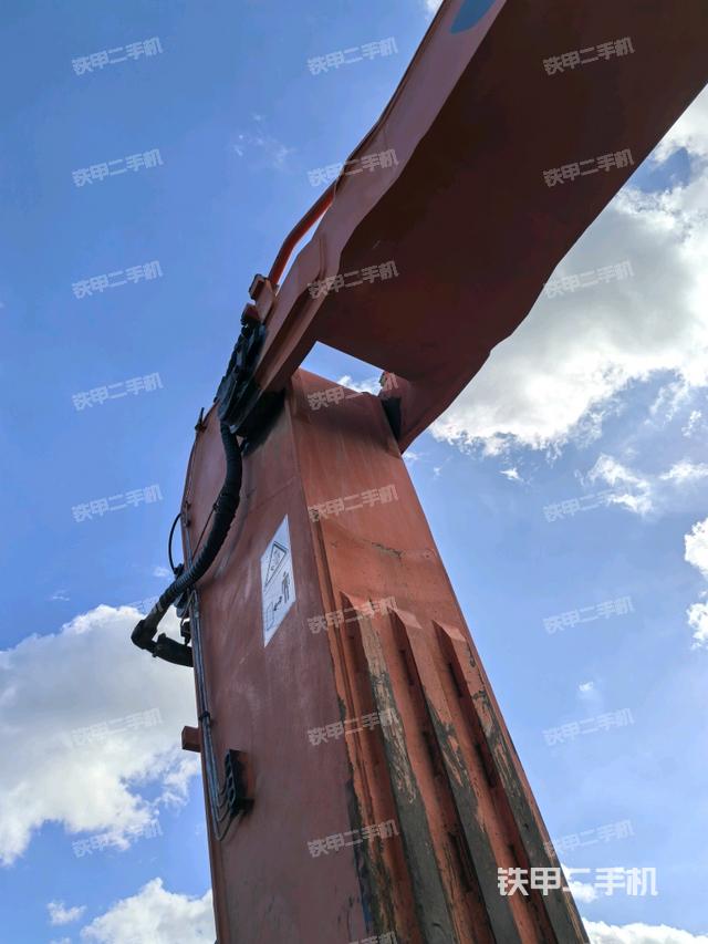 小臂整體左后(工作和回轉(zhuǎn)裝置) 小臂整體左后(工作和回轉(zhuǎn)裝置)